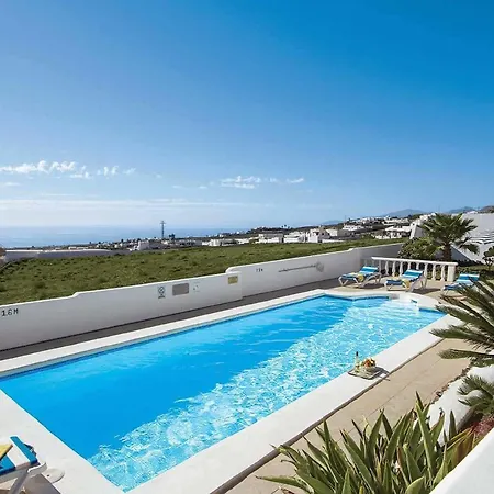 Villa Sleeps 10 Wifi
