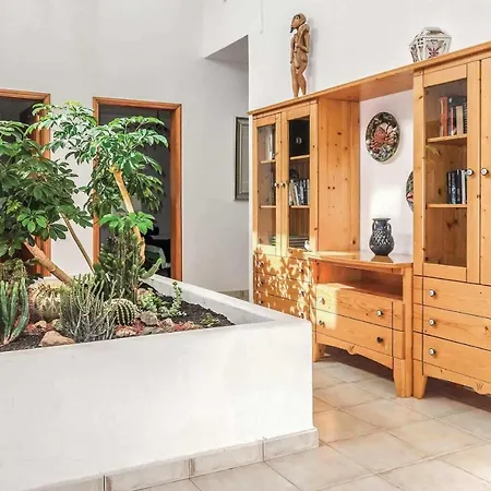 Sleeps 10 Wifi Villa