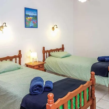 Villa Sleeps 10 Wifi Macher